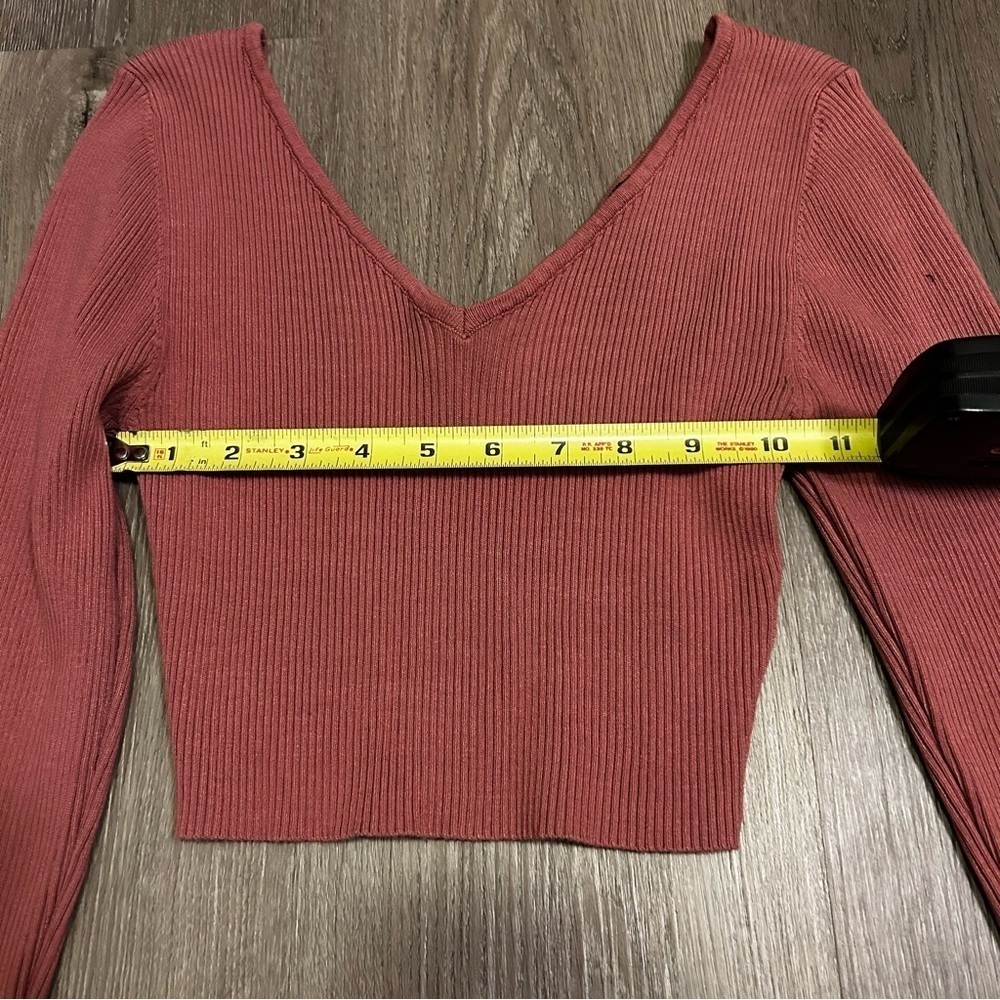 Love Tree Mauve Long Sleeve Ribbed Fitted V-neck Crop Top - Picture 4 of 4